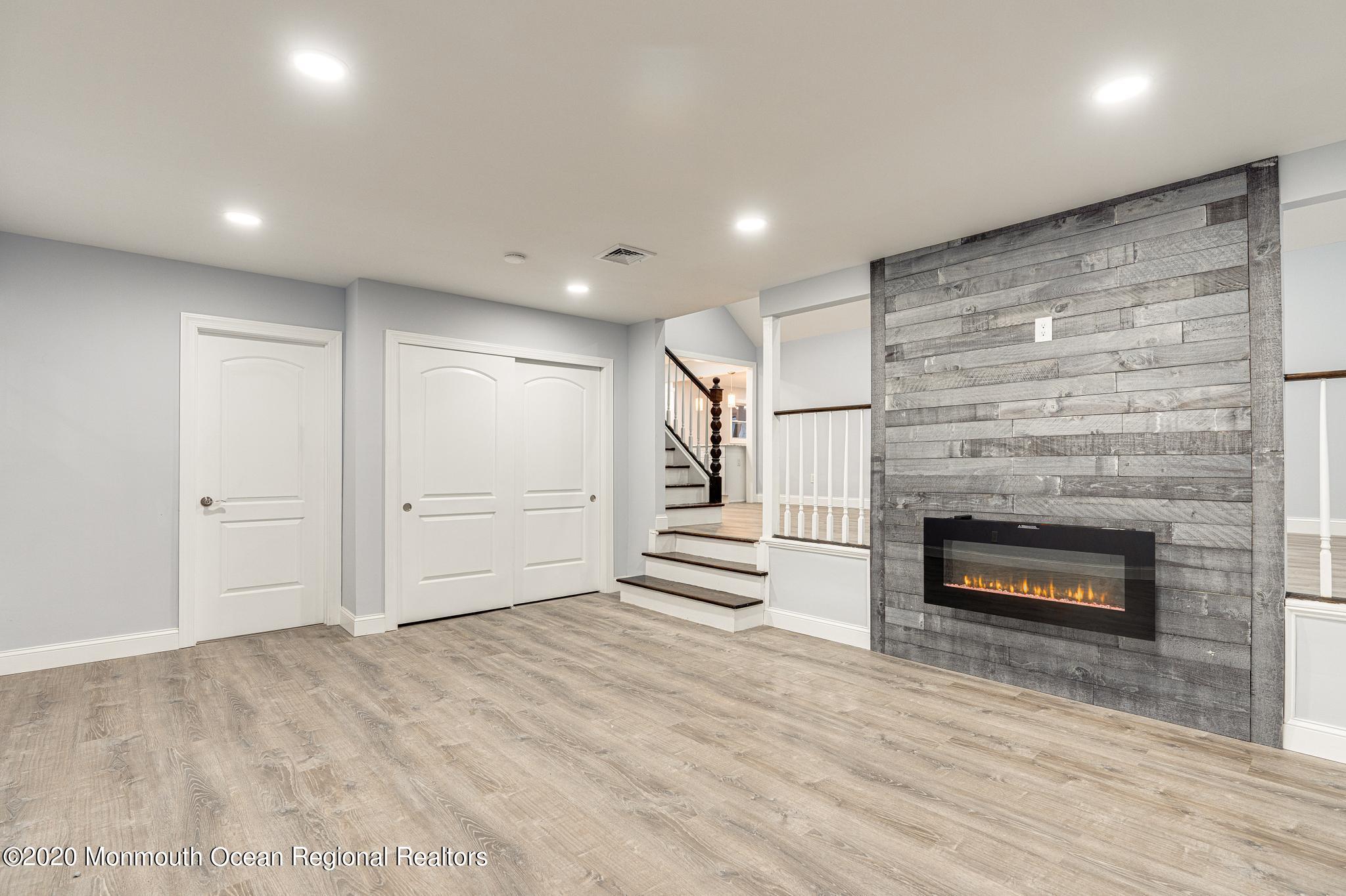 6 Wagon Road Hazlet, NJ 07730 - Photo 3 of 40 Living Room