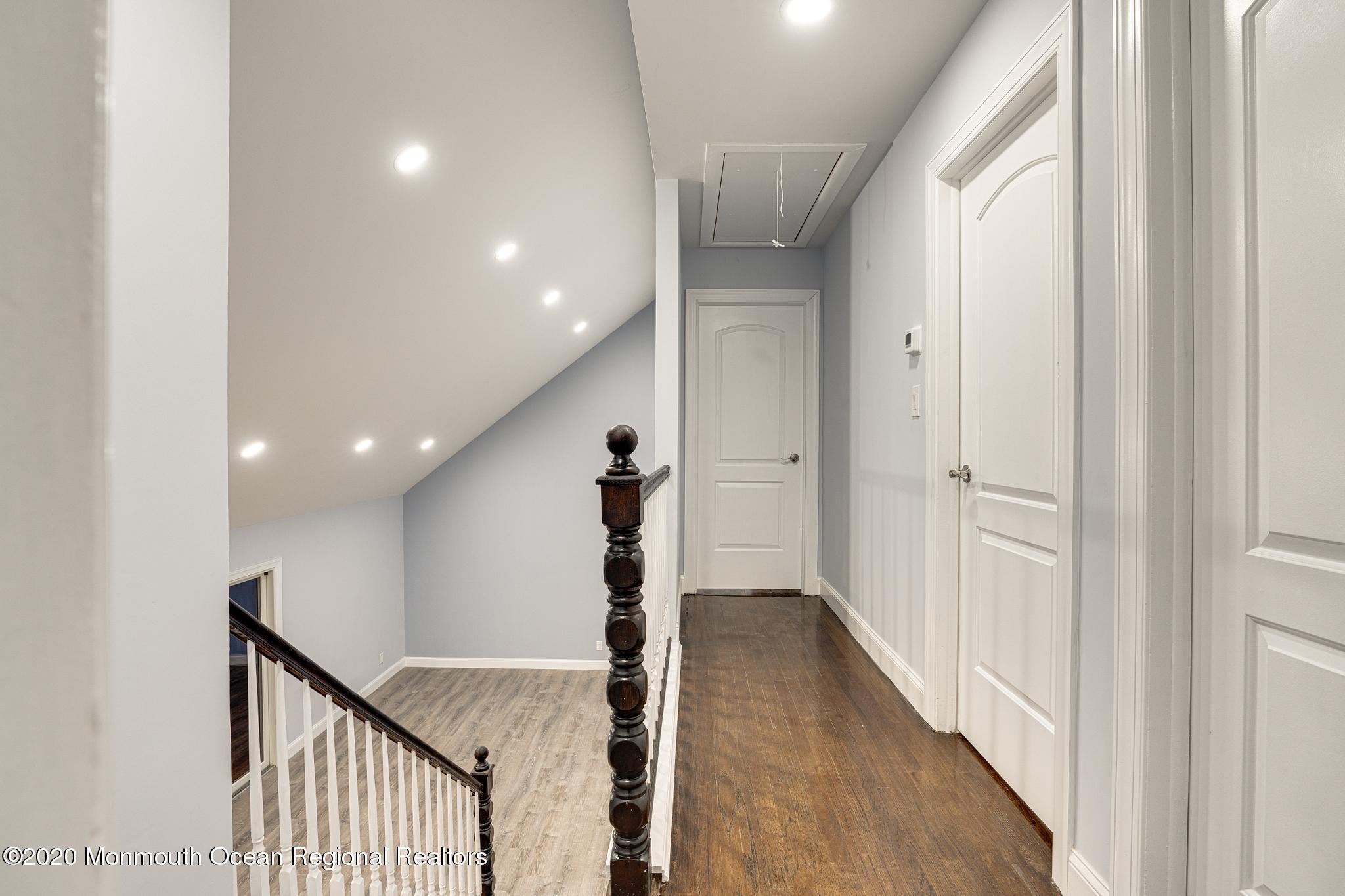 6 Wagon Road Hazlet, NJ 07730 - Photo 25 of 40 second floor hall way