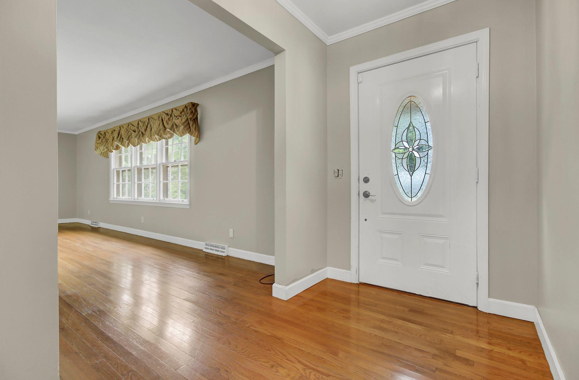 111 Pecan Road Walterboro, SC 29488 - Photo 4 of 28 foyer