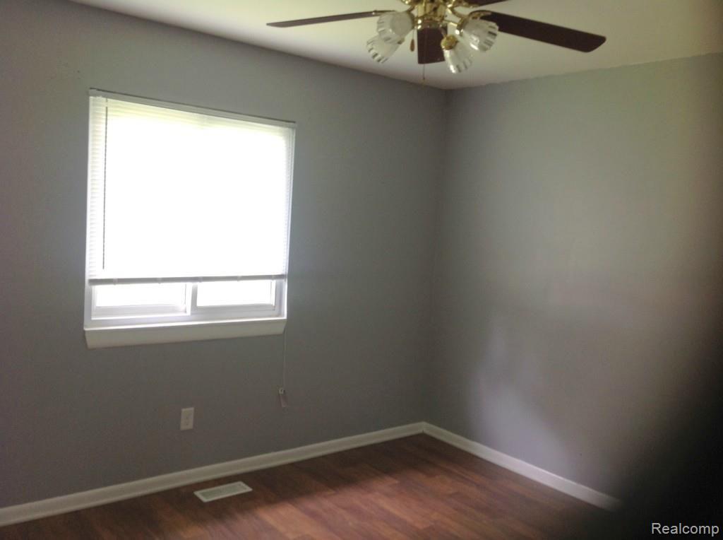 2565 Longview Avenue Rochester Hills, MI 48307 - Photo 11 of 19