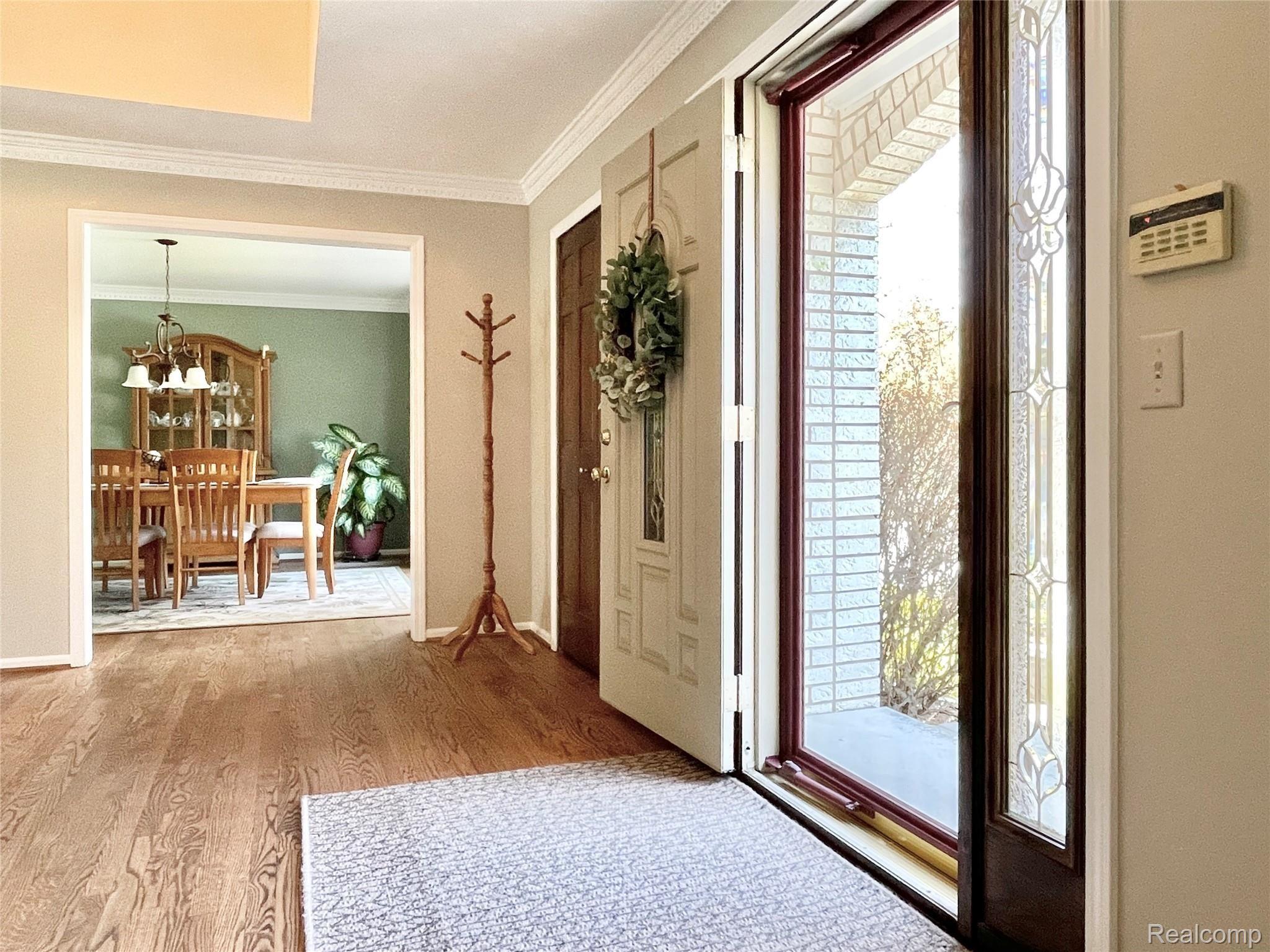 5246 Aintree Road Rochester, MI 48306 - Photo 5 of 60 Foyer leads to formal dining room