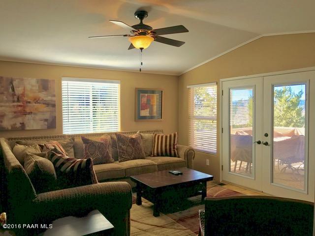 2547 Hilltop Road Prescott, AZ 86301 - Photo 5 of 25 Living Room - Entry