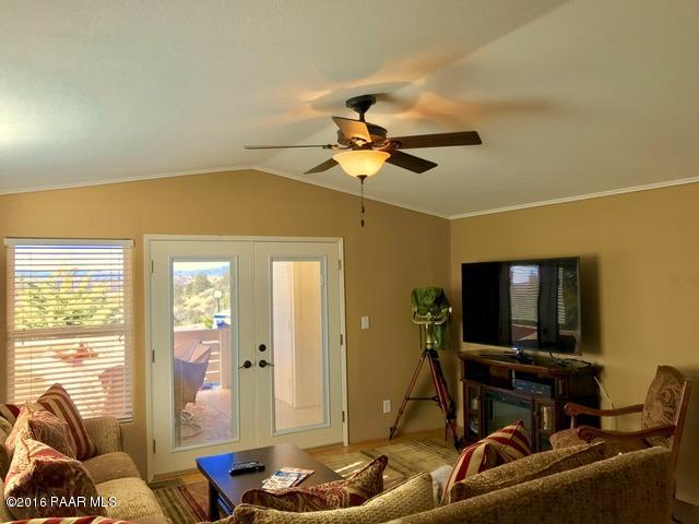 2547 Hilltop Road Prescott, AZ 86301 - Photo 6 of 25 Living Room - Entry II