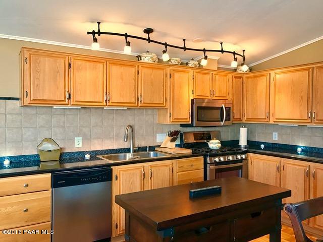 2547 Hilltop Road Prescott, AZ 86301 - Photo 7 of 25 Kitchen Dishwasher-Gas Range