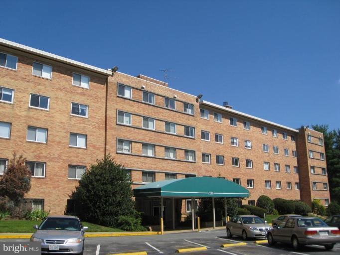 5101 8th Road South, Unit 313 Arlington, VA 22204 - Photo 1 of 8 Exterior (Main)