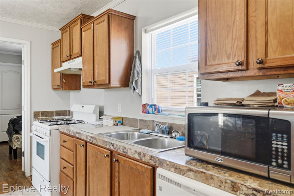 16031 Beech Daly Road Taylor, MI 48180 - Photo 11 of 21