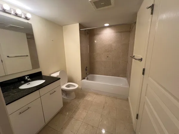 $2,450 | 300 South Duval Street, Unit 903, Tallahassee, FL 32301