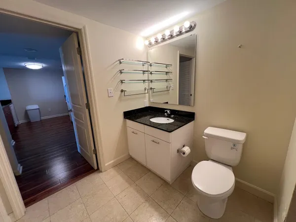 $2,450 | 300 South Duval Street, Unit 903, Tallahassee, FL 32301