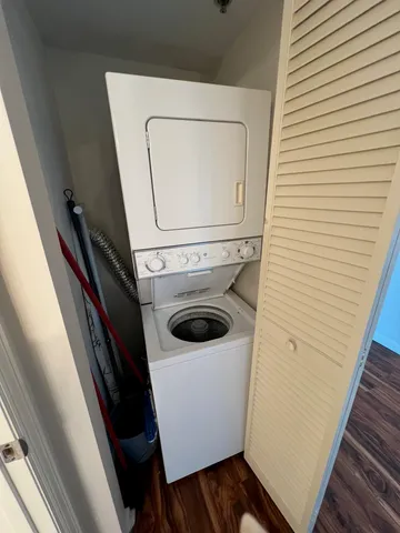 $2,450 | 300 South Duval Street, Unit 903, Tallahassee, FL 32301