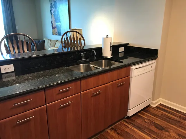 $2,450 | 300 South Duval Street, Unit 903, Tallahassee, FL 32301