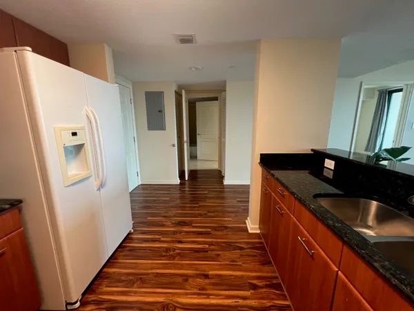 $2,450 | 300 South Duval Street, Unit 903, Tallahassee, FL 32301
