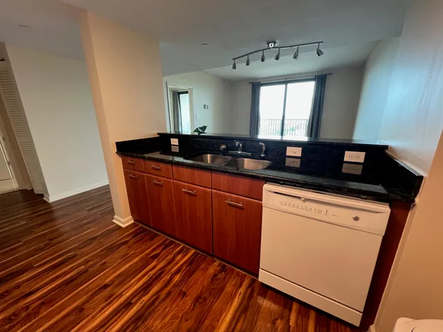 $2,450 | 300 South Duval Street, Unit 903, Tallahassee, FL 32301