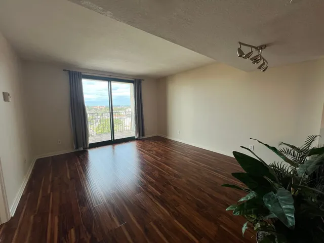 $2,450 | 300 South Duval Street, Unit 903, Tallahassee, FL 32301