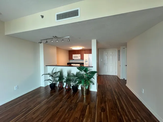 $2,450 | 300 South Duval Street, Unit 903, Tallahassee, FL 32301