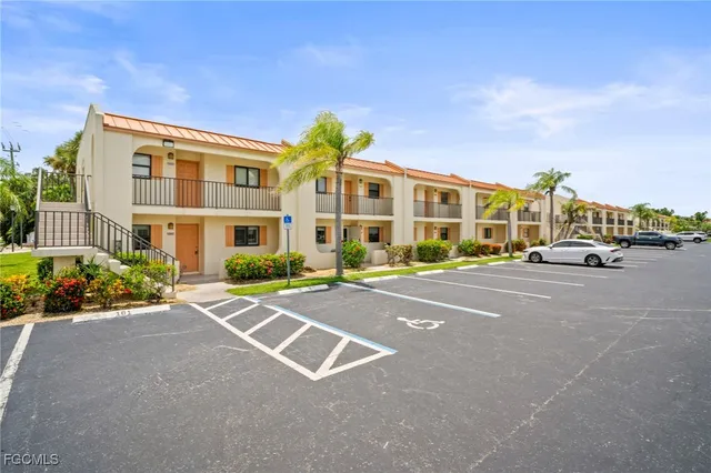 $1,300 | 16380 Dublin Circle, Unit 101, Fort Myers, FL 33908