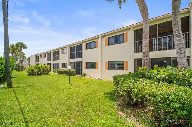 $1,300 | 16380 Dublin Circle, Unit 101, Fort Myers, FL 33908