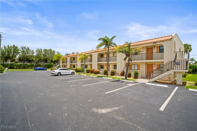 $1,300 | 16380 Dublin Circle, Unit 101, Fort Myers, FL 33908