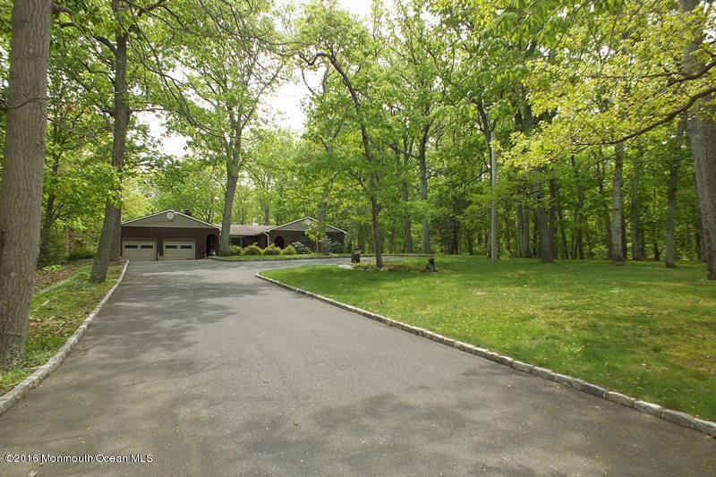 109 White Road Jackson, NJ 08527 - Photo 3 of 22 Over-Sized Driveway