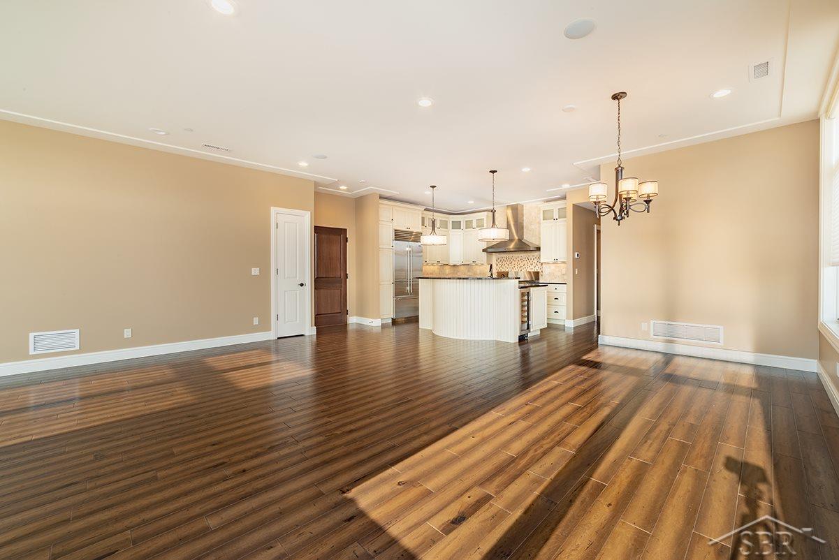 9 East Main Street, Unit 403 Bay City, MI 48708 - Photo 3 of 31 31389802-2.JPG