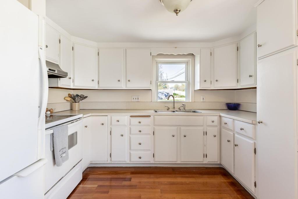 18 Hillside Road Ipswich, MA 01938 - Photo 11 of 38