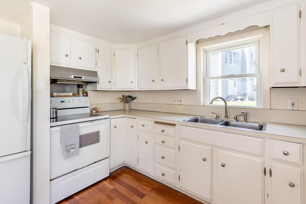 18 Hillside Road Ipswich, MA 01938 - Photo 10 of 38