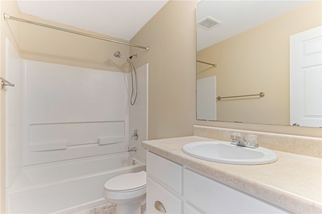725 Lookover Drive Anderson, SC 29621 - Photo 14 of 31 Clean bathroom features a tub-shower combination and functional vanity space.