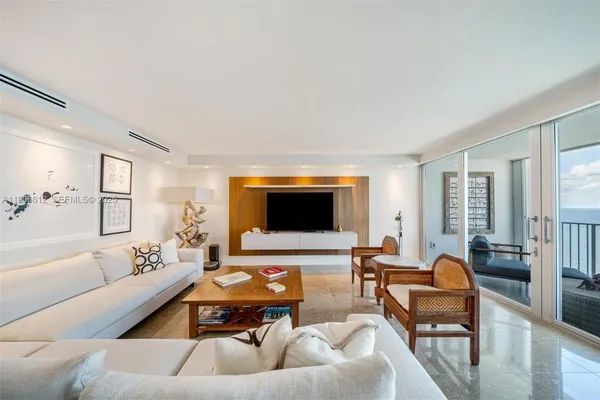 $9,500 | 881 Ocean Drive, Unit 26B, Key Biscayne, FL 33149