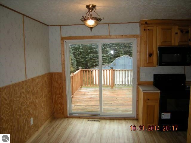 15029 Stanley Road Beulah, MI 49617 - Photo 7 of 13 1792037-6.JPG
