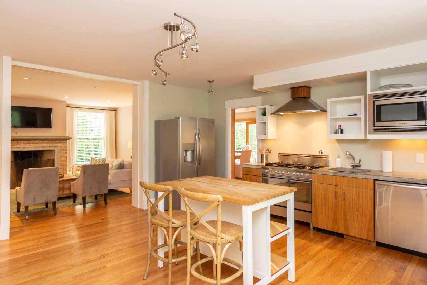 229 State Road Vineyard Haven, MA 02568 - Photo 12 of 46 Gallery Image 12