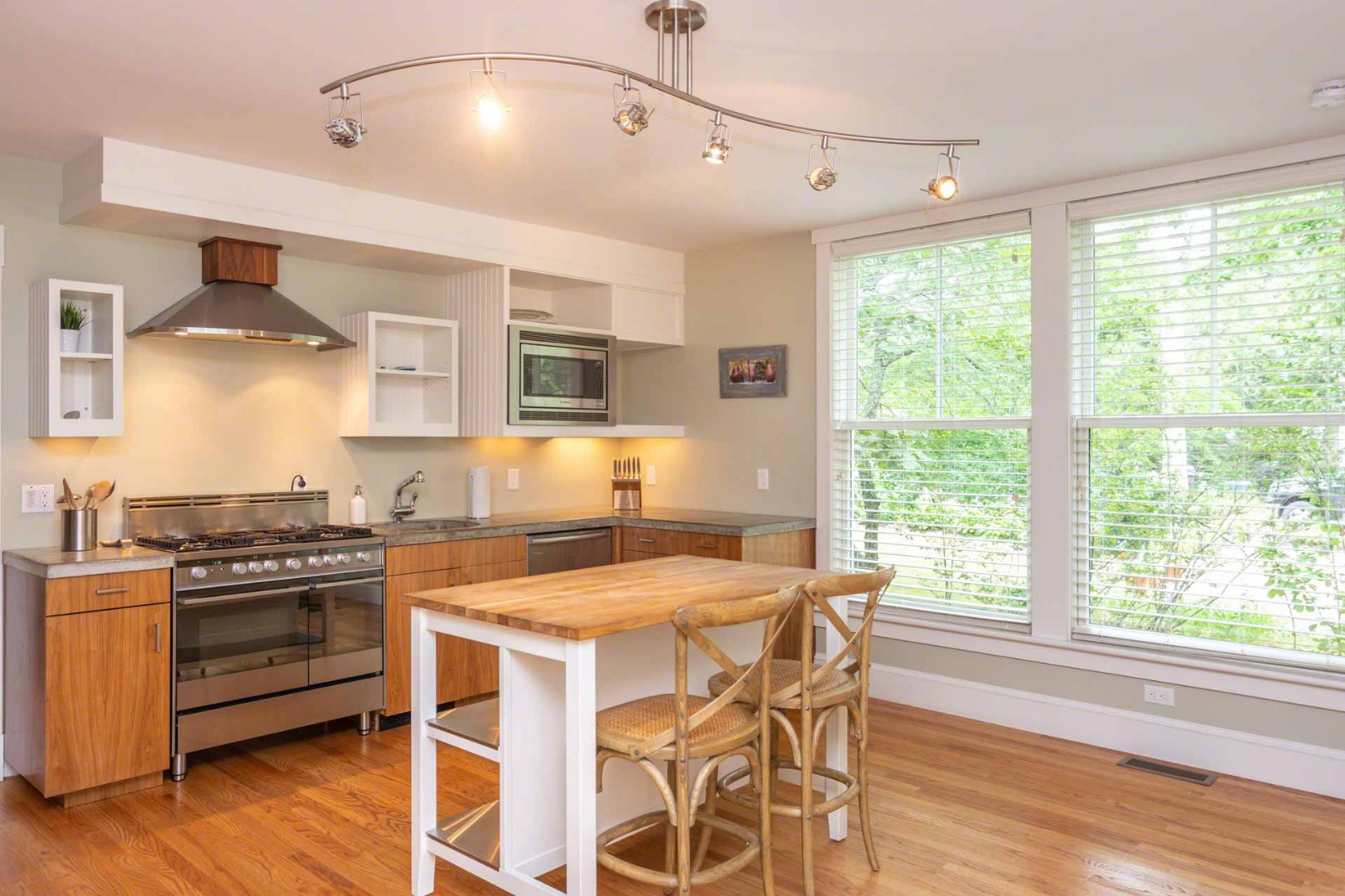 229 State Road Vineyard Haven, MA 02568 - Photo 14 of 46 Gallery Image 14