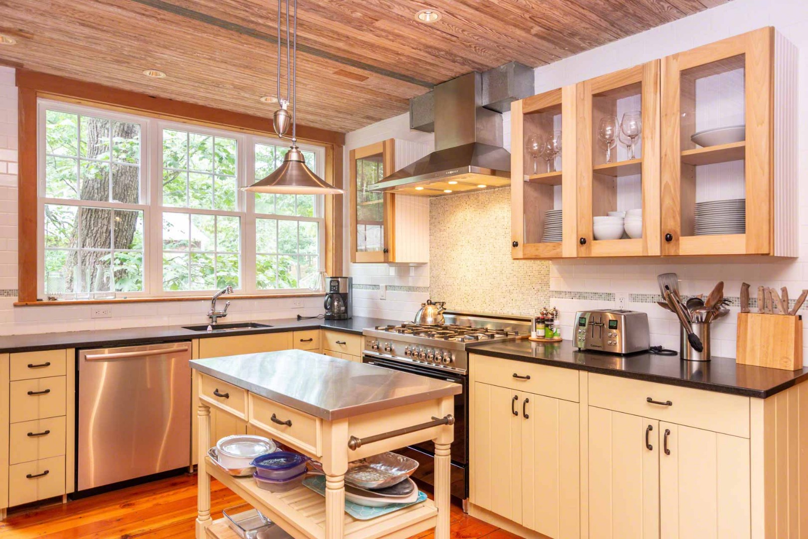229 State Road Vineyard Haven, MA 02568 - Photo 18 of 46 Gallery Image 18