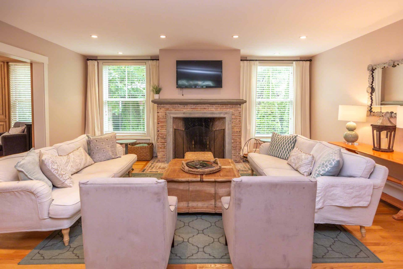 229 State Road Vineyard Haven, MA 02568 - Photo 4 of 46 Gallery Image 4