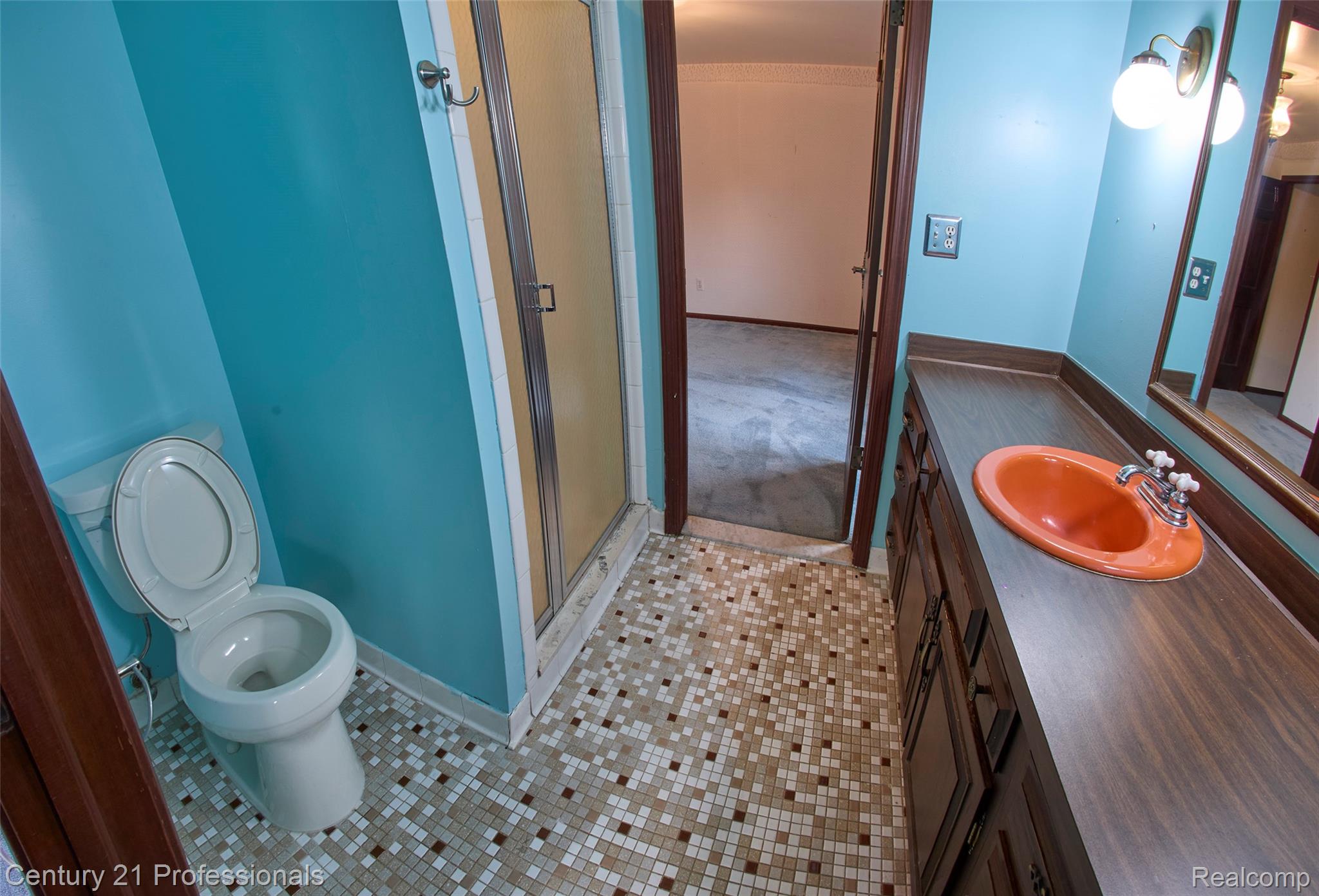 303 East Snell Road Rochester, MI 48306 - Photo 31 of 45 jack and jill bathroom