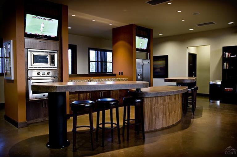 61109 Manhae Loop Bend, OR 97702 - Photo 14 of 22 Clubhouse Kitchen - bring your family an