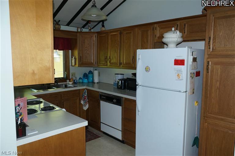 4542 Edson Road Kent, OH 44240 - Photo 16 of 25 Kitchen Apartment