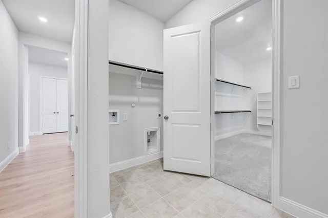 an empty room with closet and mirror