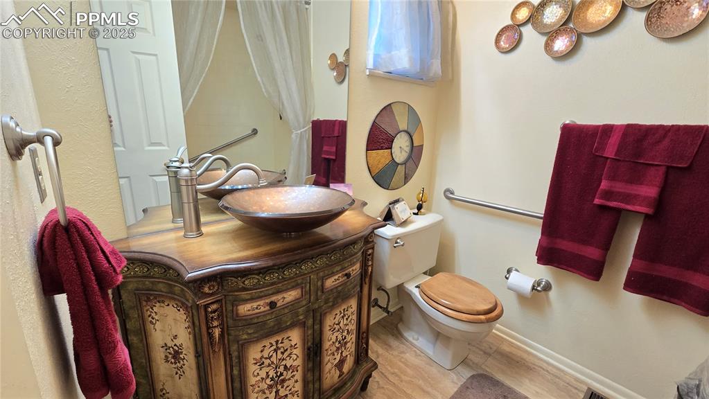 7231 South Webster Street Littleton, CO 80128 - Photo 18 of 44 a bathroom with a toilet a sink and a mirror