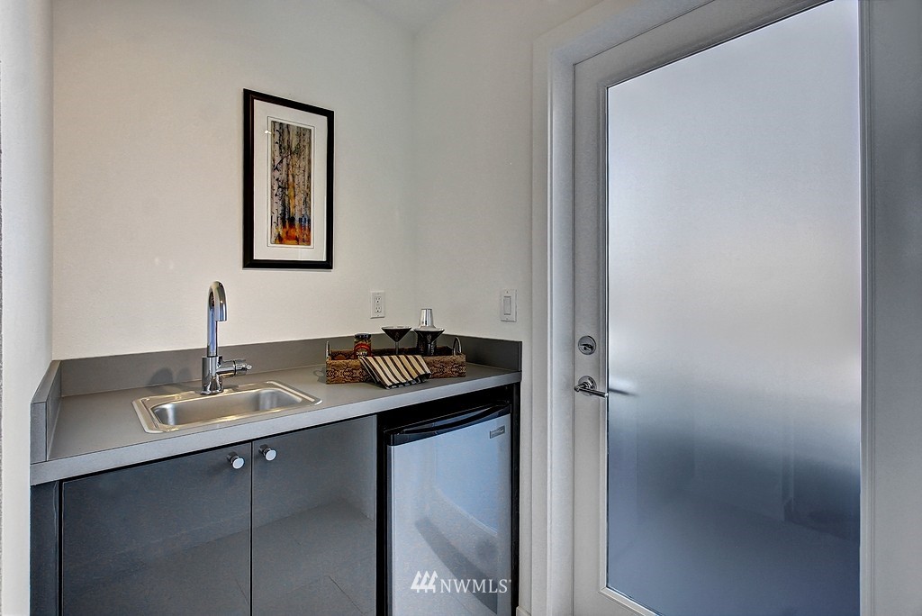 4250 Southwest Myrtle Street, Unit E Seattle, WA 98136 - Photo 17 of 21