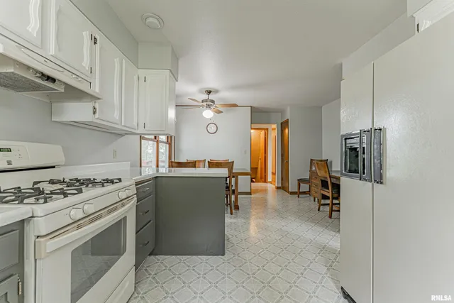 $345,000 | 1598 700th Avenue, Lincoln, IL 62656