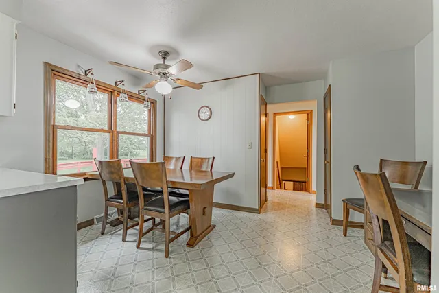 $345,000 | 1598 700th Avenue, Lincoln, IL 62656