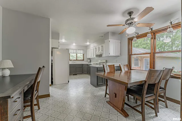 $345,000 | 1598 700th Avenue, Lincoln, IL 62656