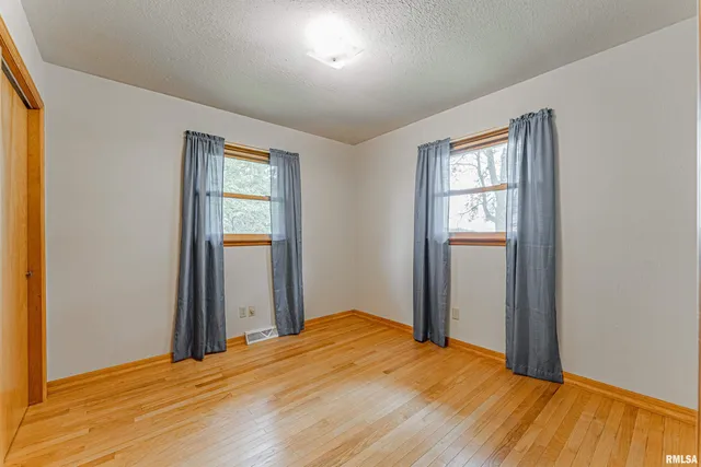 $345,000 | 1598 700th Avenue, Lincoln, IL 62656