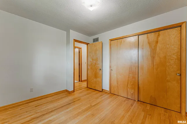 $345,000 | 1598 700th Avenue, Lincoln, IL 62656