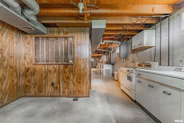 $345,000 | 1598 700th Avenue, Lincoln, IL 62656