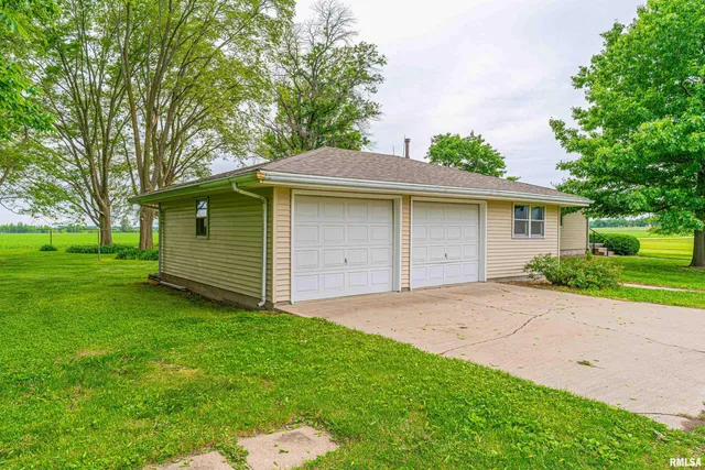 $345,000 | 1598 700th Avenue, Lincoln, IL 62656