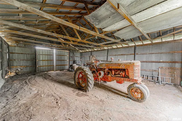 $345,000 | 1598 700th Avenue, Lincoln, IL 62656