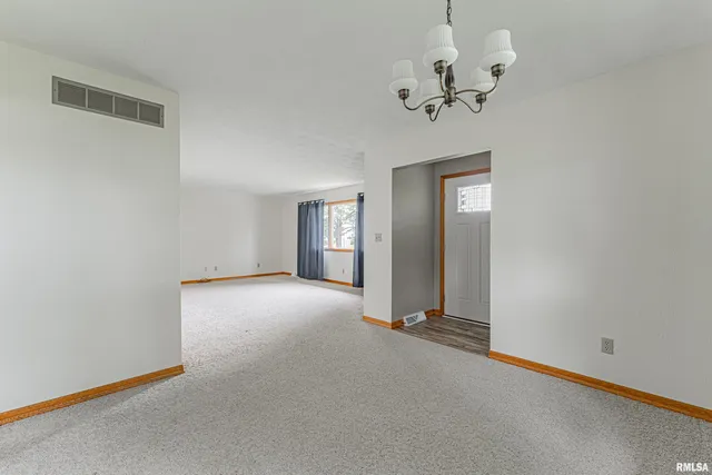 $345,000 | 1598 700th Avenue, Lincoln, IL 62656