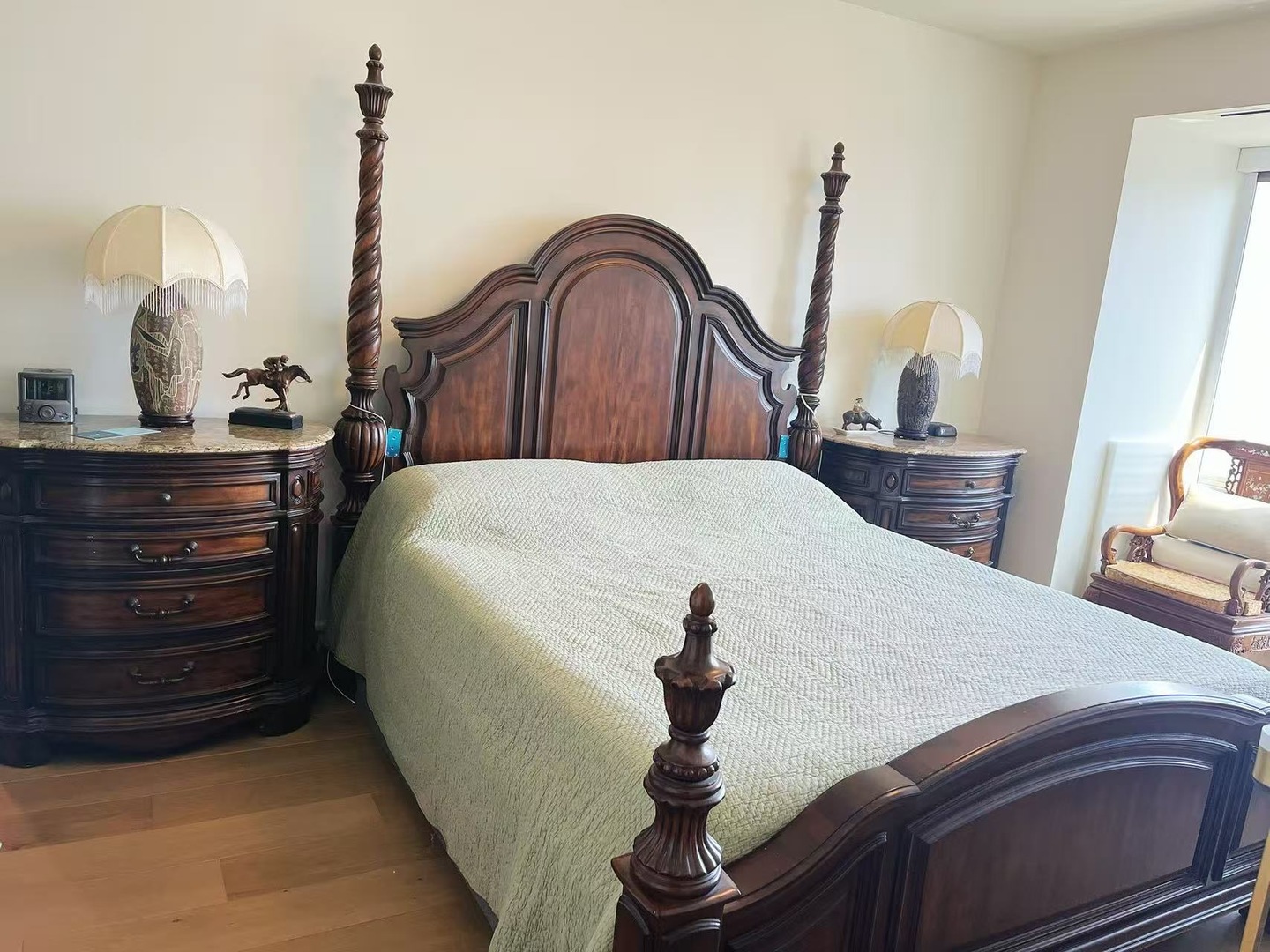 363 East Wacker Drive, Unit 4801 Chicago, IL 60601 - Photo 15 of 36 a bedroom with a bed and a dresser