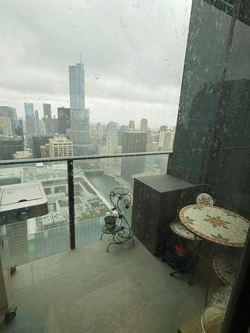 363 East Wacker Drive, Unit 4801 Chicago, IL 60601 - Photo 21 of 36 a terrace with a table and chairs