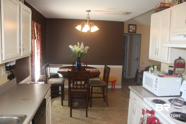 13265 Labradors Run Foley, AL 36535 - Photo 4 of 8 Dining Area